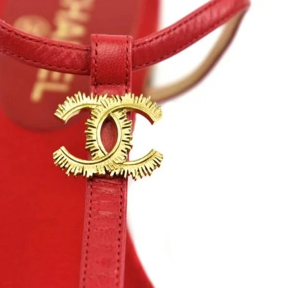 CHANEL Red Leather and Grosgrain Thong Sandals with Gold Metal Logo Size 38 - Picture 7 of 8